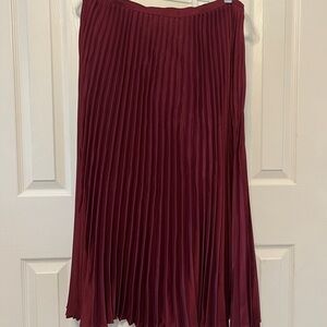 Banana Republic Burgundy Pleated Midi Skirt – Size 12, Elegant & Flowy